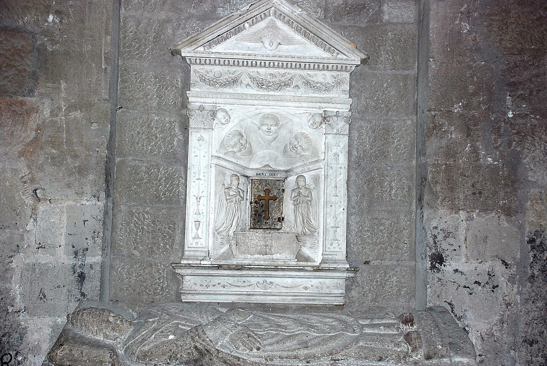 Peter of Spain's tomb.JPG